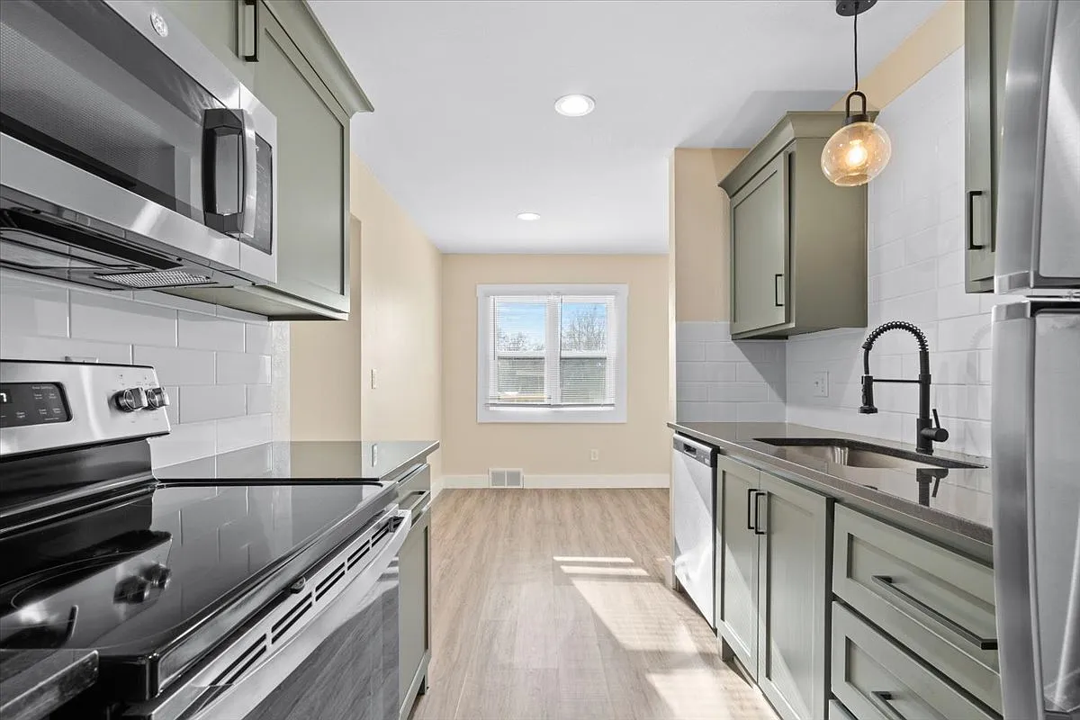 621 Chestnut Street - West — Photo 1