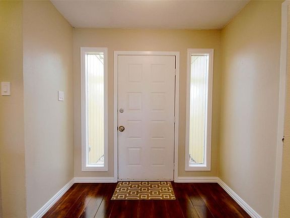 3rd image of 4933 Jordan Park Dr