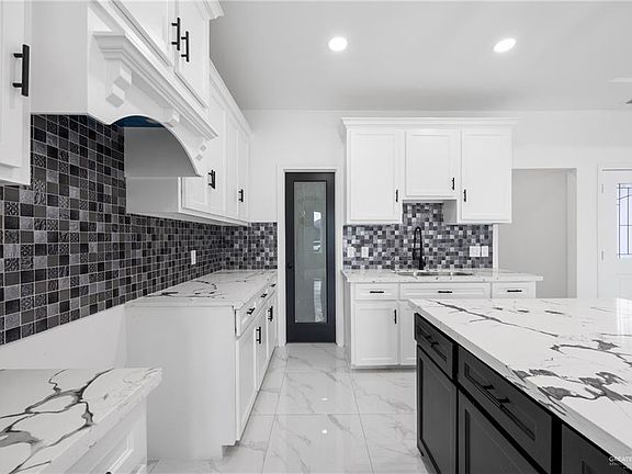 3rd image of 900 E 38th St
