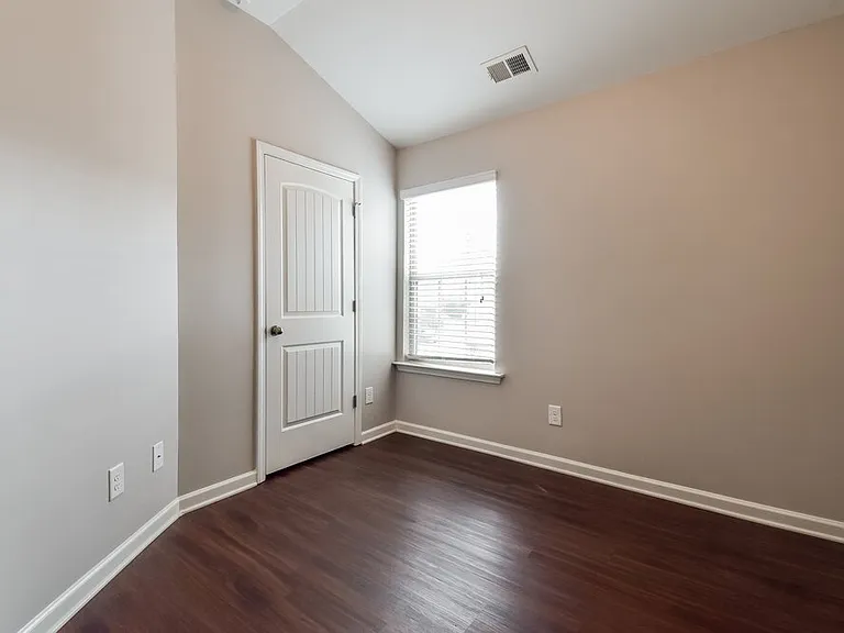 111 Howard Ave NW — Photo 14