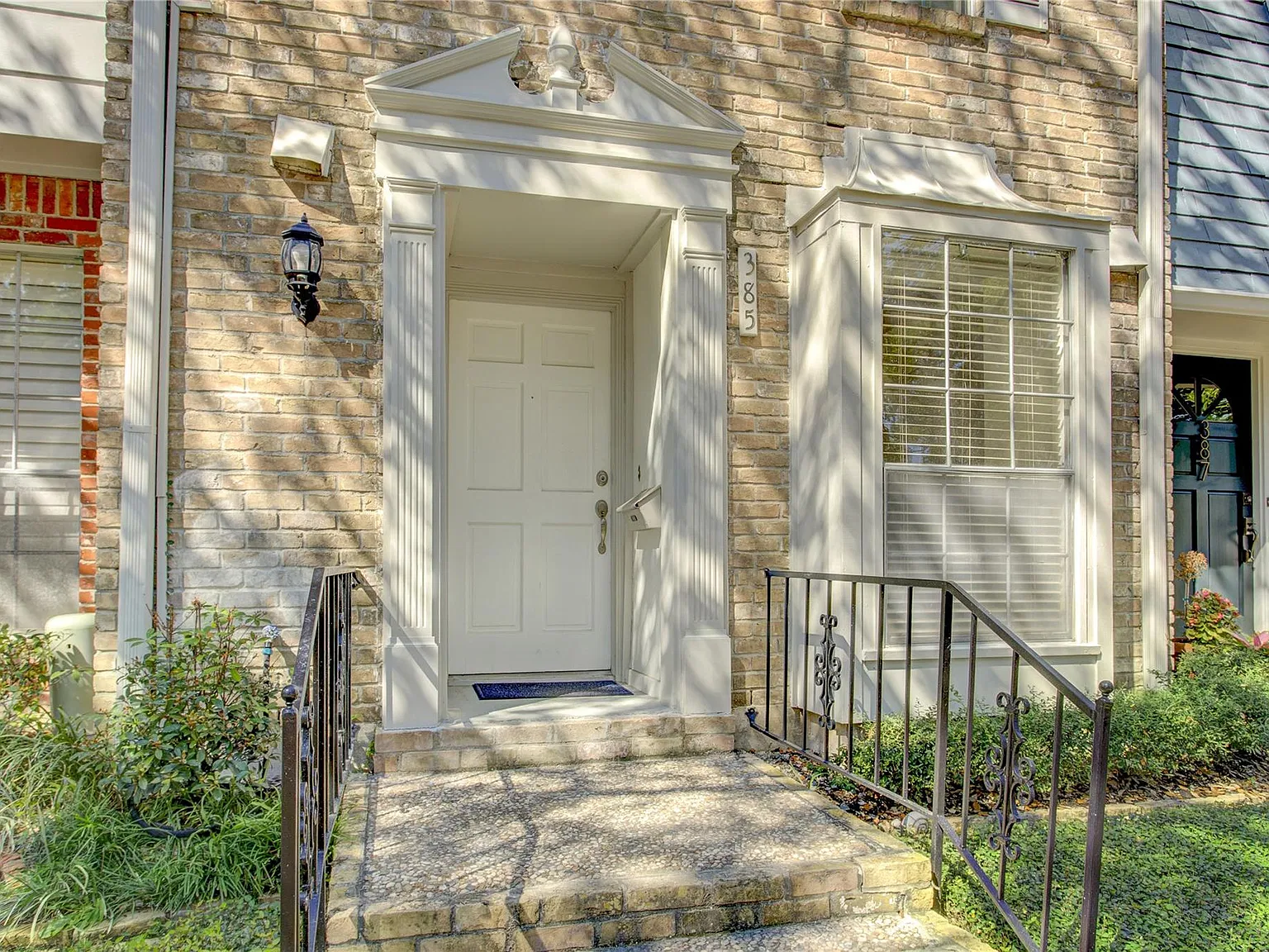 2 bed, 2.5 bath, 1584 sqft, $2,300 — Photo 2