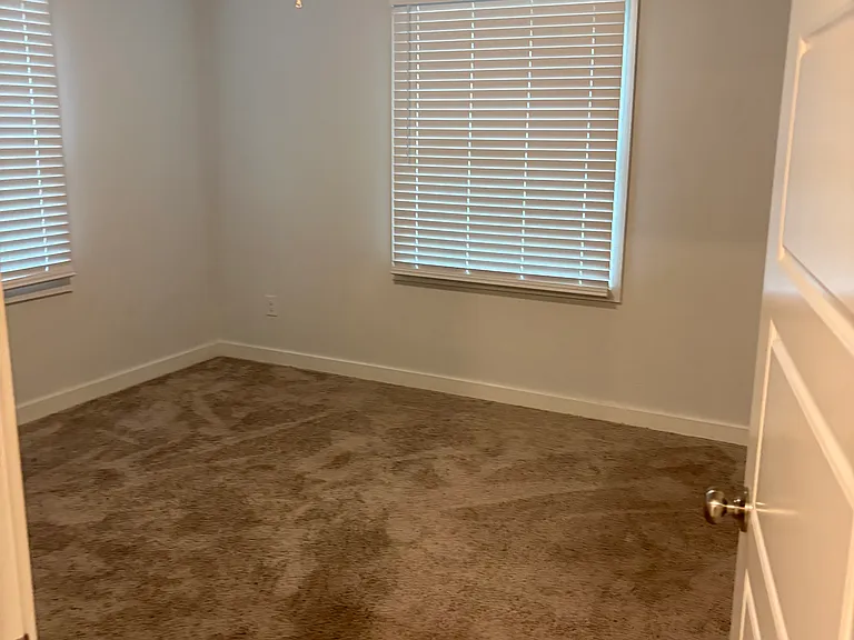 2800 Sierra Dr — Photo 17
