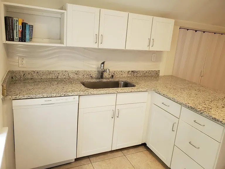 523 E Amelia St #UPPER — Photo 11