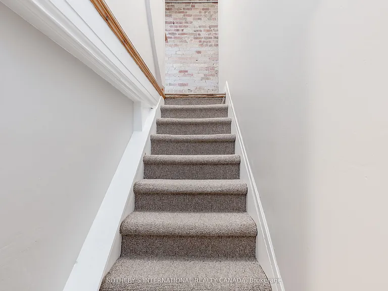 15 Indian Road Cres #UPPER — Photo 30