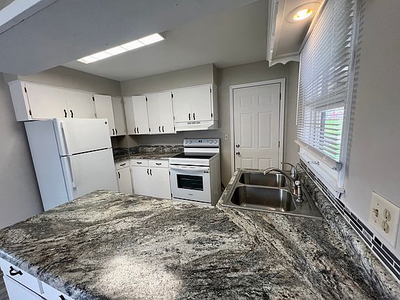 3rd image of 1019 S Blaine Ave
