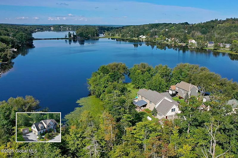 2nd image of 2085 Weast Road