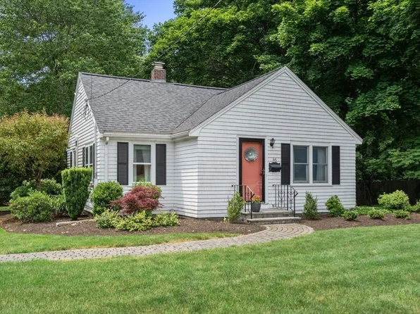 46 Adams St, Medfield, MA 02052