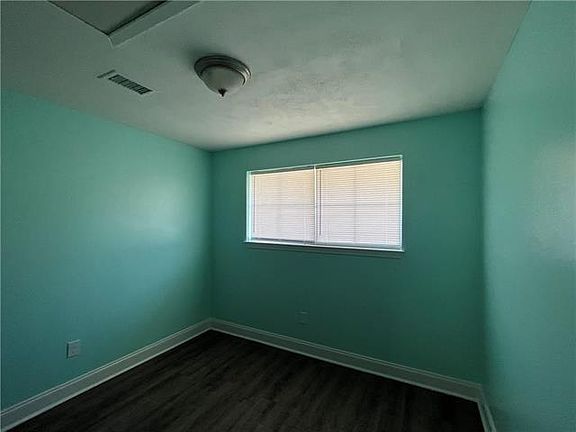 5th image of 3152 College St