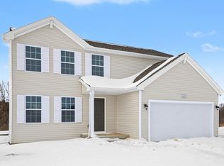 1004 Cedarwood Dr, Greenville, MI 48838