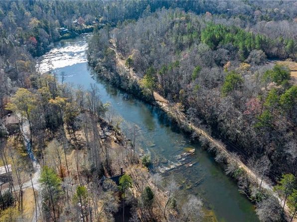 275 River Cliff Dr, Cornelia, GA 30531