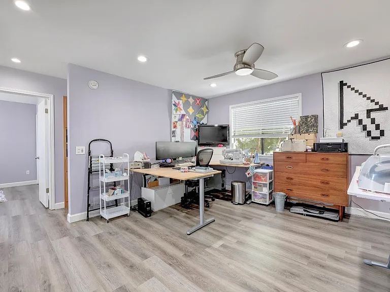 402 Oakcrest Dr — Photo 18
