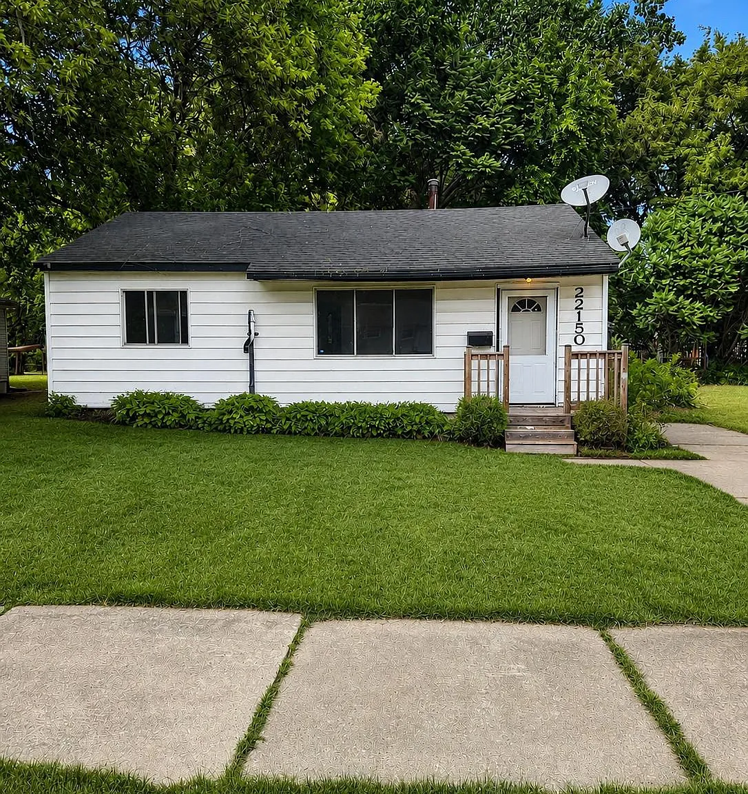 2 bed, 827 sqft, $1,100 — Photo 1