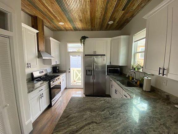 3rd image of 3072 Toledano St