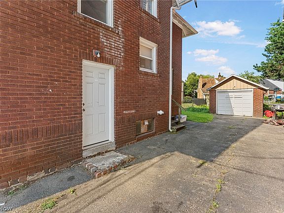 4th image of 2409 Gilbert Ave NE