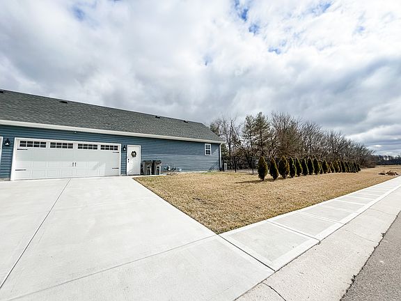 4th image of 128 Bentley Dr
