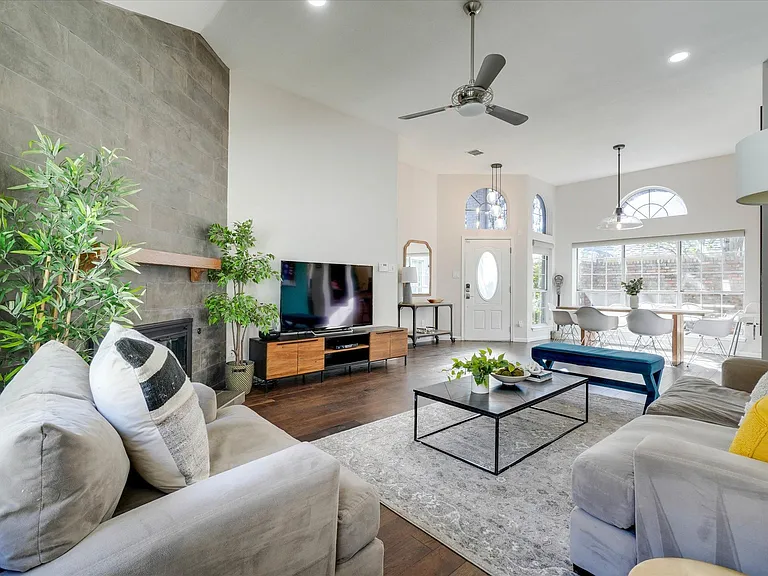4219 Bendwood Ln — Photo 8