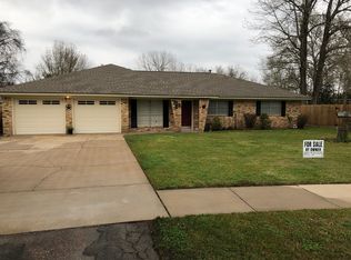 709 Southside Dr, Angleton, TX 77515