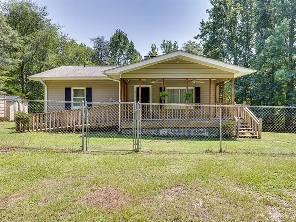 520 Chestnut Ridge Rd, Marietta, SC 29661