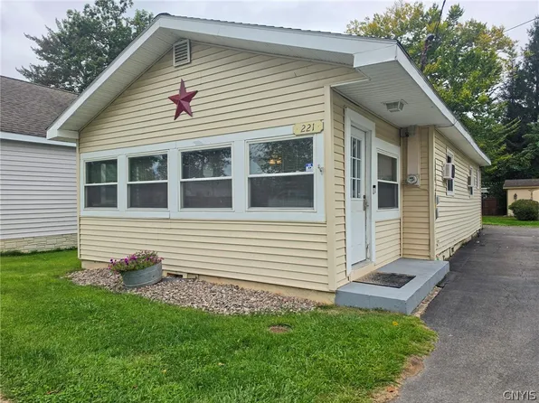 221 14th Ave, Sylvan Beach, NY 13157