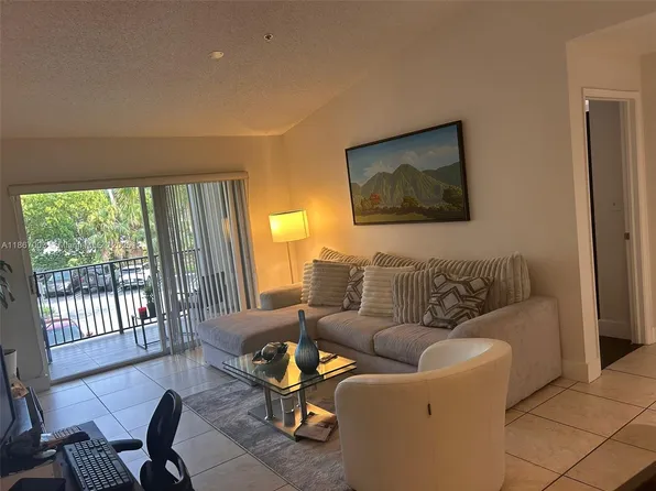 4370 NW 107th Ave APT 205, Doral, FL 33178