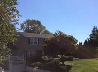 15 Berkley Dr, Rye Brook, NY 10573