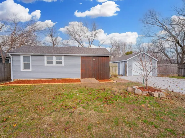 422 W 2nd Ave, Goddard, KS 67052