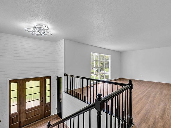 3rd image of 1728 Lake Wood Cir