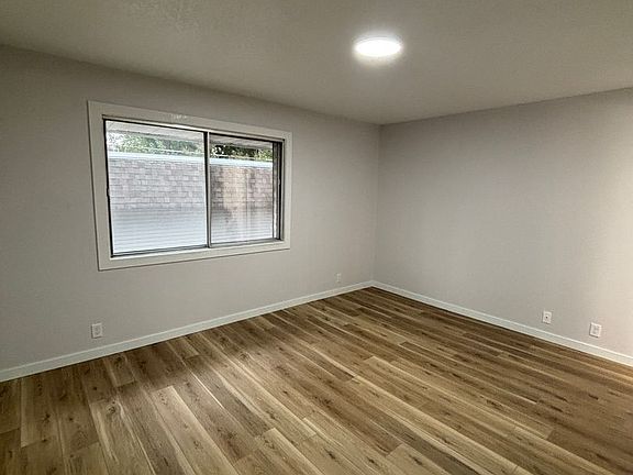 5th image of 733-747 Russell Rd #733-19