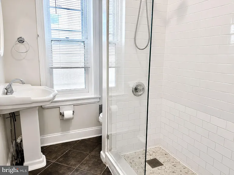2503 Carpenter St — Photo 17