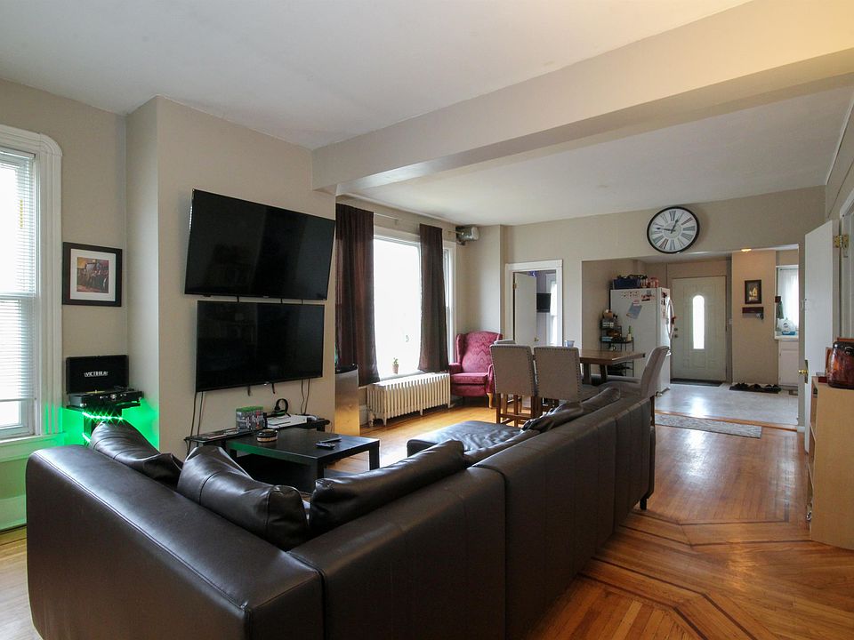 1st image of 3044 Fremont Ave S #1