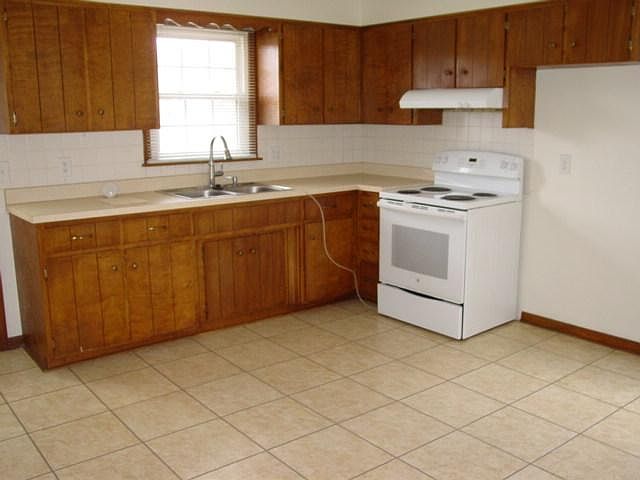 2nd image of 2811 Green River Rd