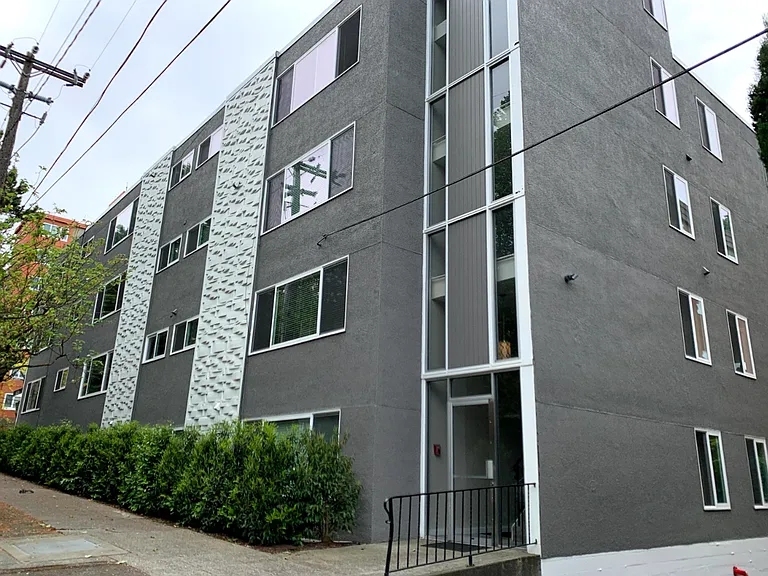 1221 Apartments — Photo 18