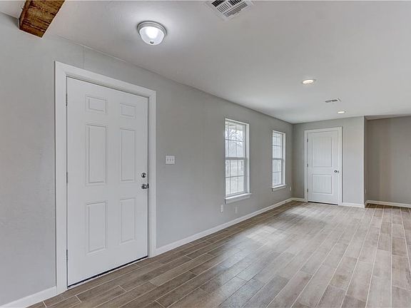 3rd image of 3043 NE 29th St