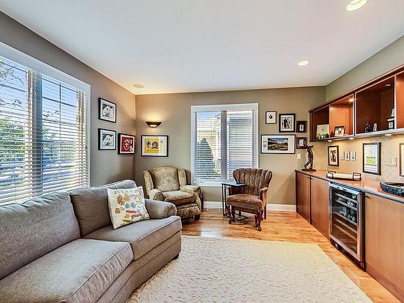 5th image of 465 W Dorchester Ave