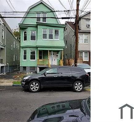 3 bed, $2,195 — Photo 1