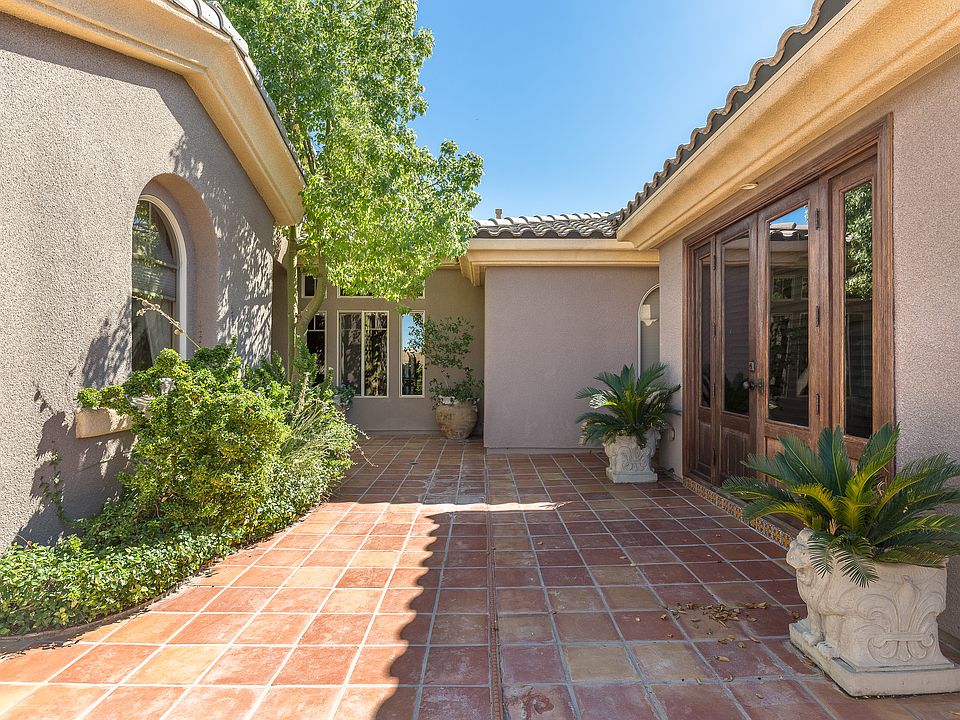 Private courtyard