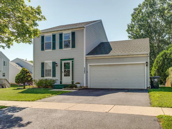 2382 N Quaker Hollow Ln, Round Lake Beach, IL 60073