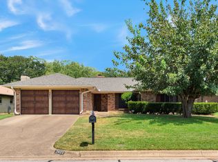 2401 Avonhill Dr, Arlington, TX 76015