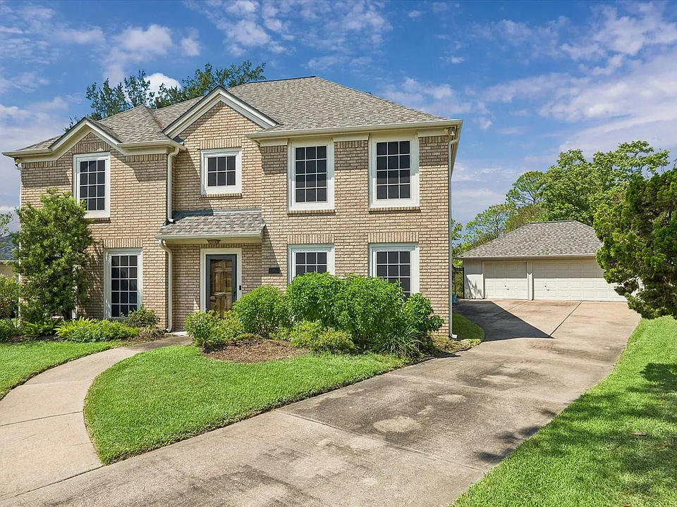 1306 Forest Hollow Dr