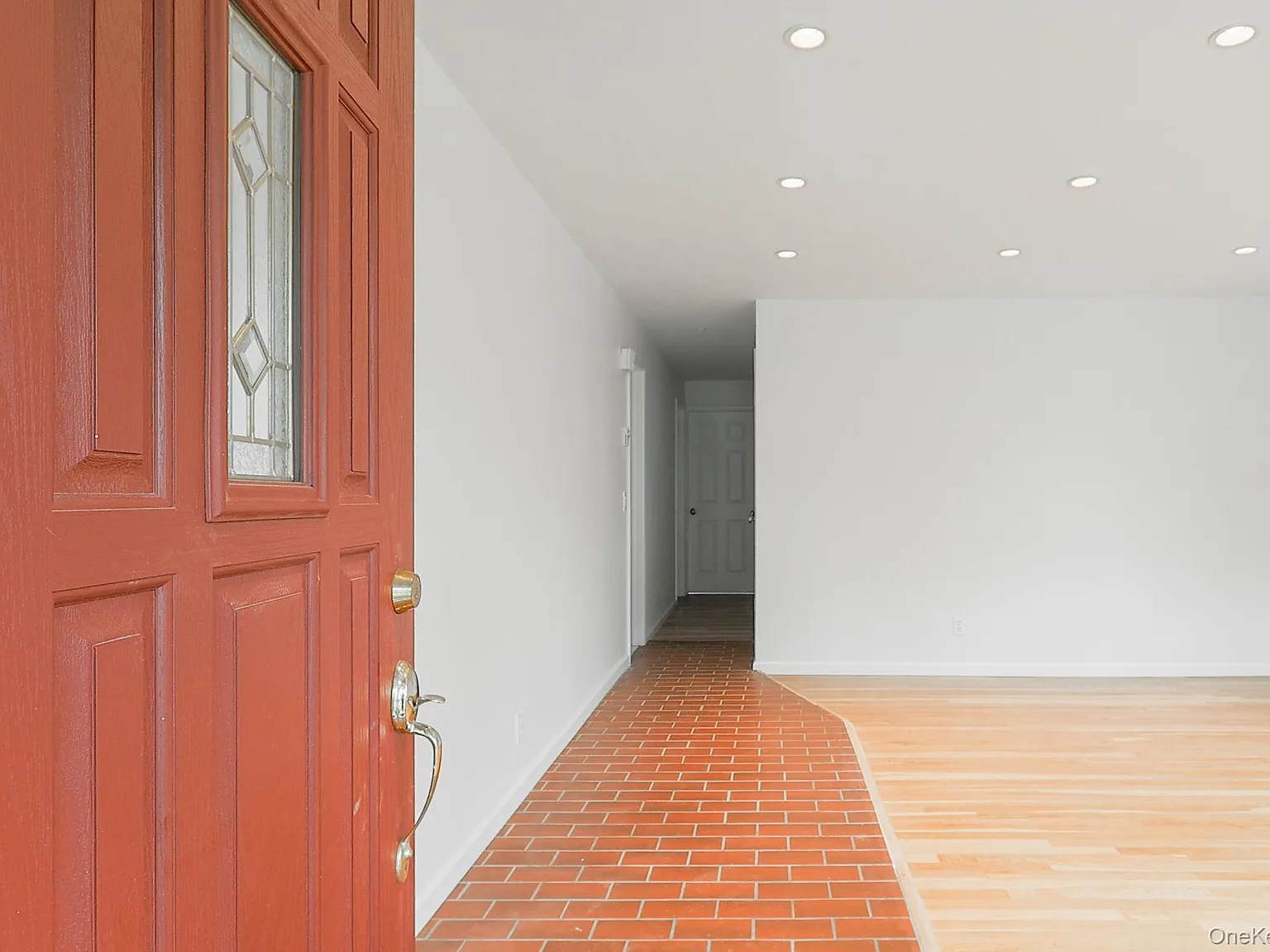 3 bed, 1.0 bath, 930 sqft, $3,800 — Photo 2