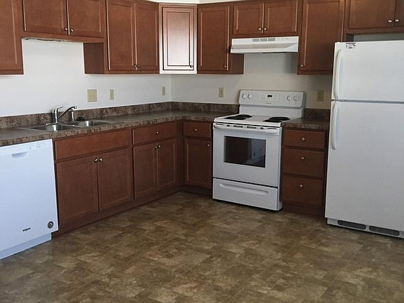 kitchen layout, cabinets may vary per unit