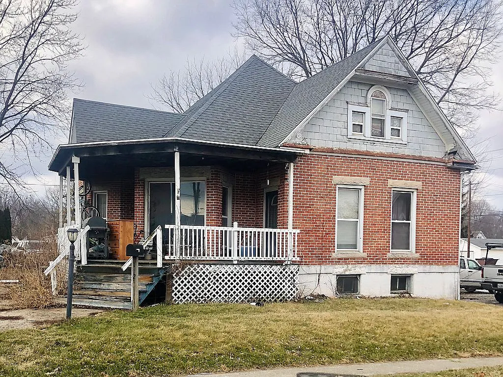 110 N Main St photo 1