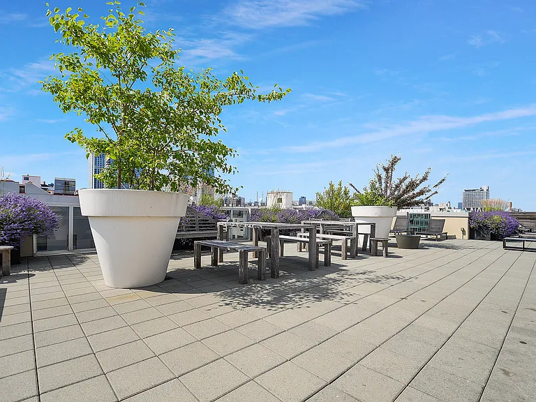 250 Bedford Ave #157401 — Photo 7