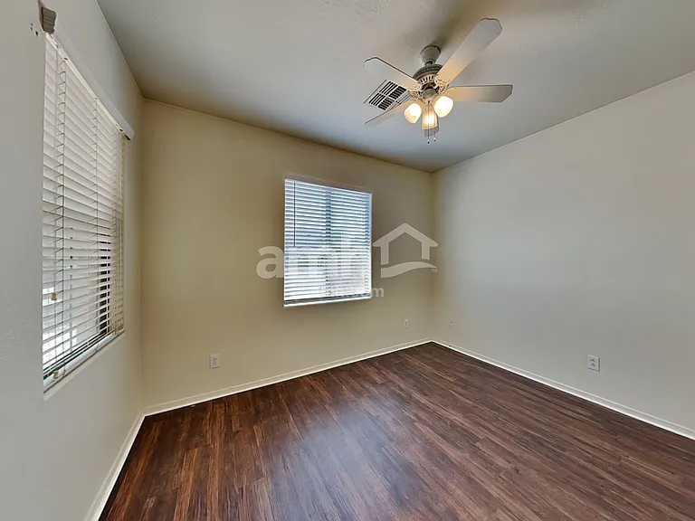 2827 S 74th Dr — Photo 23