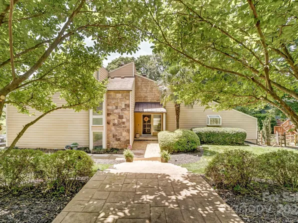 8110 Raintree Ln, Charlotte, NC 28277