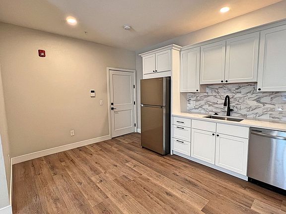 5th image of 3327 Tejon St #4