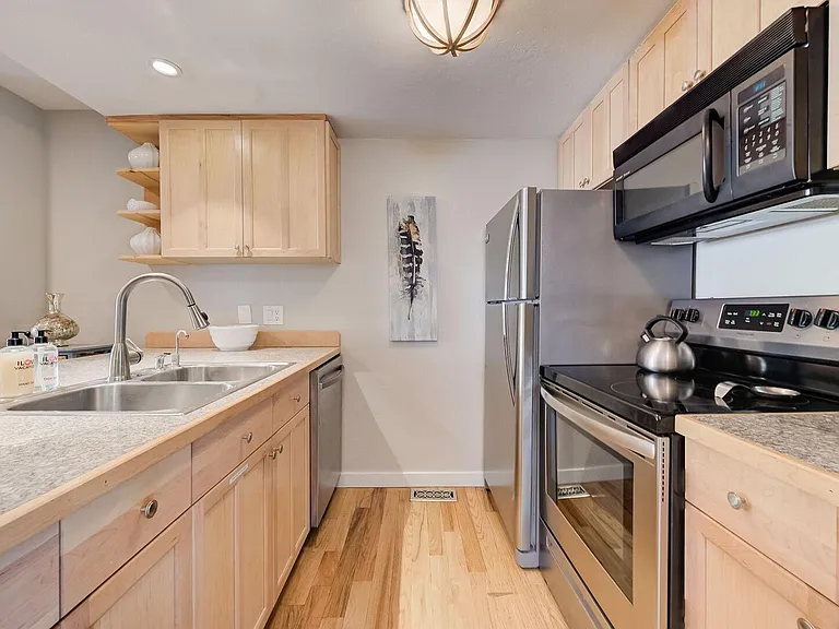 1478 Park Ave — Photo 8