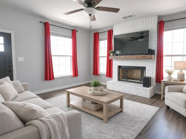 501 Sendera Way, Kenedy, TX 78119