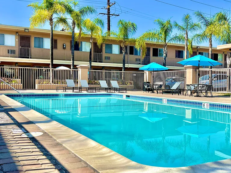 Bella Vista Apartments — Photo 12