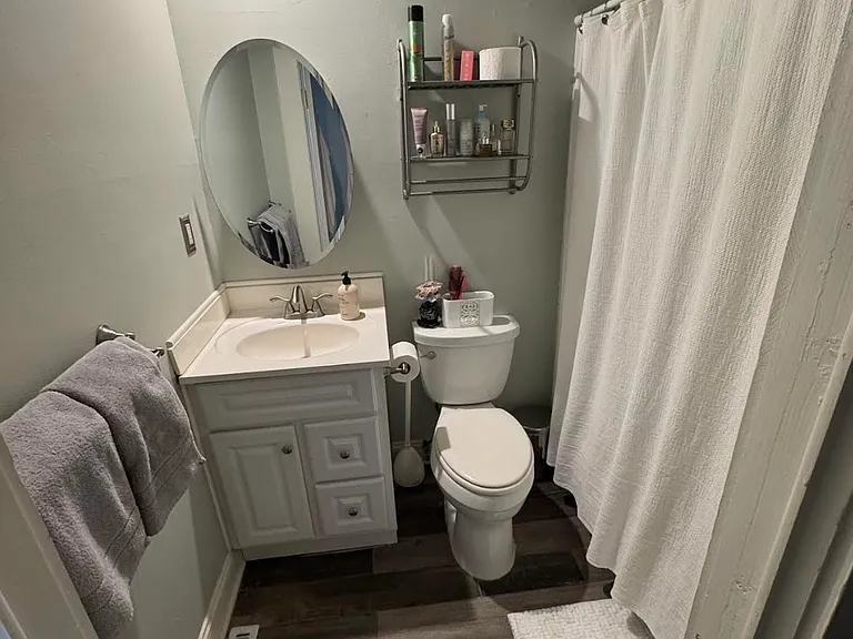 136 Wilber Ave — Photo 17